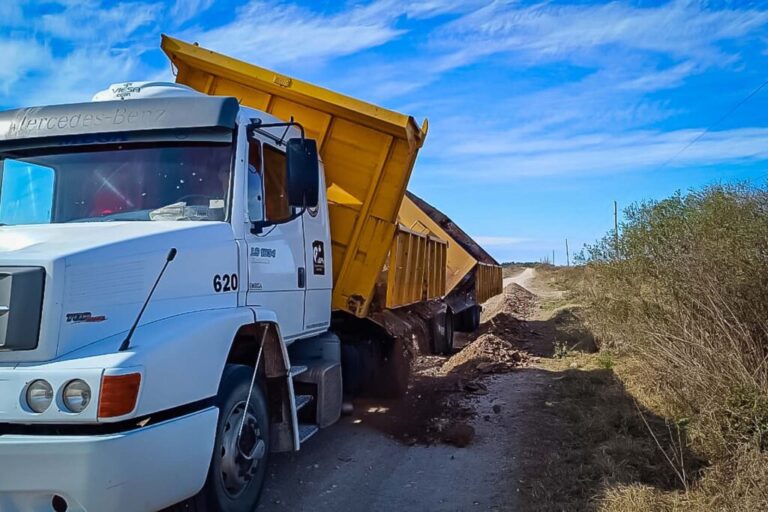 Reponen suelo calcáreo en caminos de la zona de Isletas