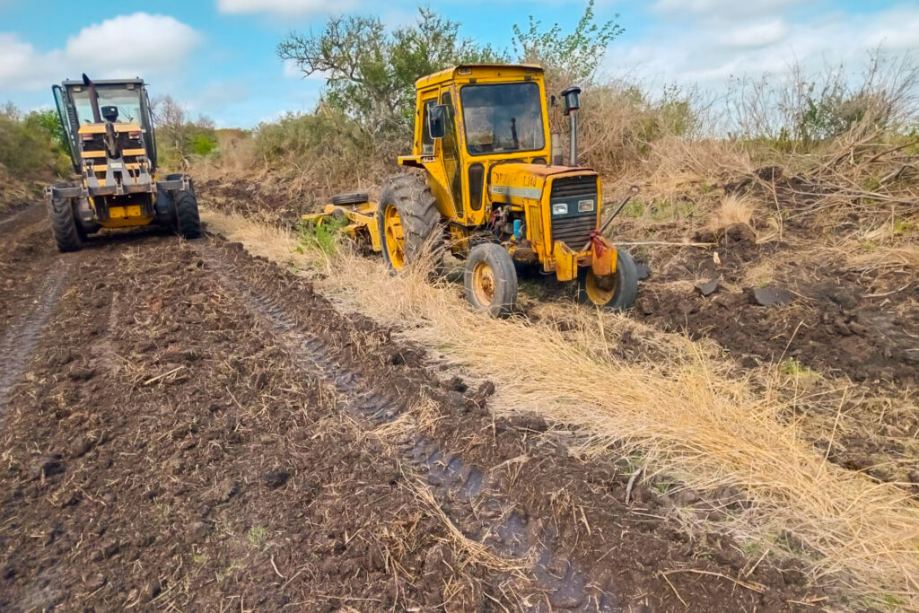 Se realizan tareas de conservación en caminos del departamento Paraná